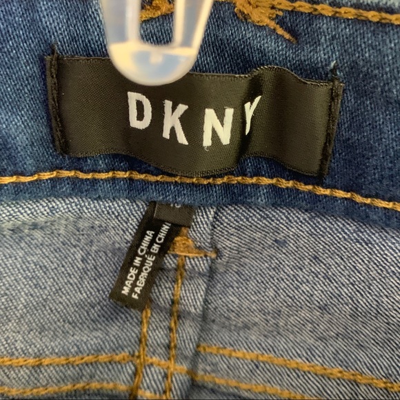 DKNY- Dark Wash Distressed Jeans size 10 - Picture 11 of 12